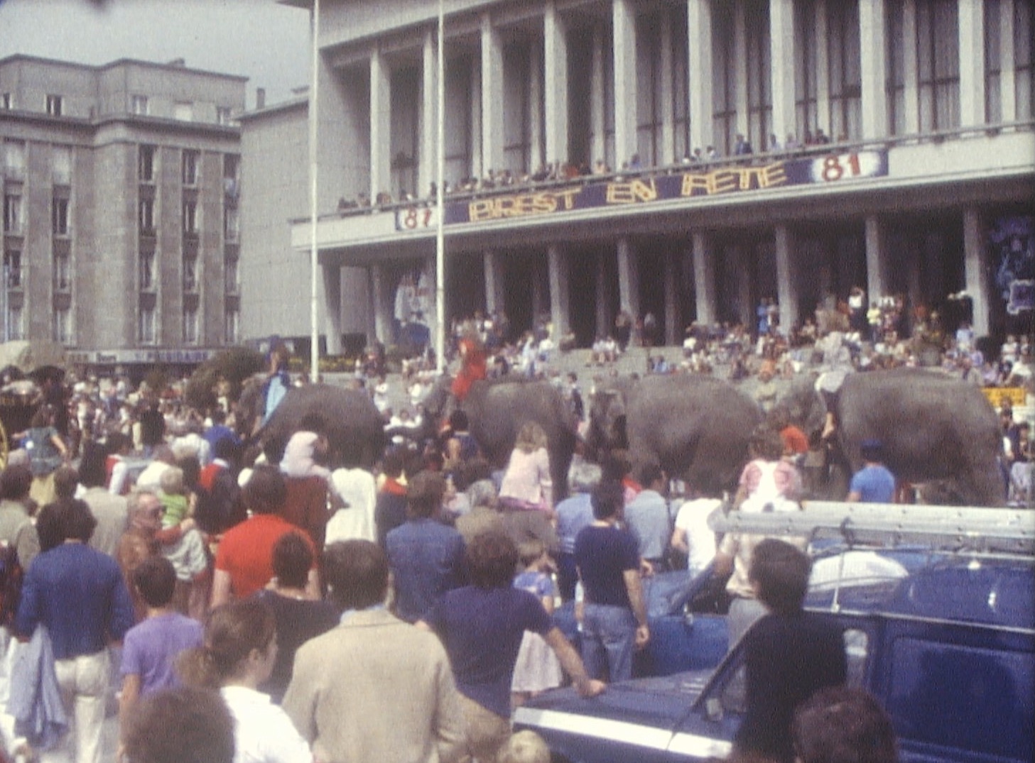 Brest, 1983, Custom