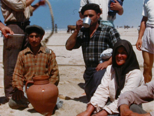 Projection du film "Pêcheurs sans port"
