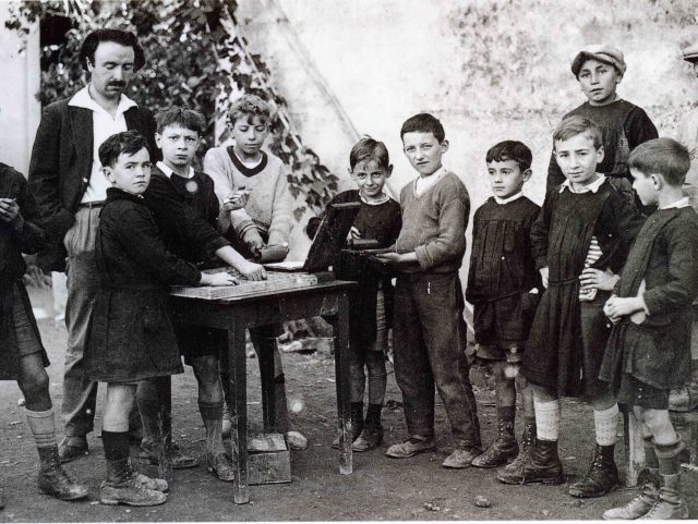 Association des amis de Celestin Freinet Eleves de Saint Loup et Celestin Freinet.jpg