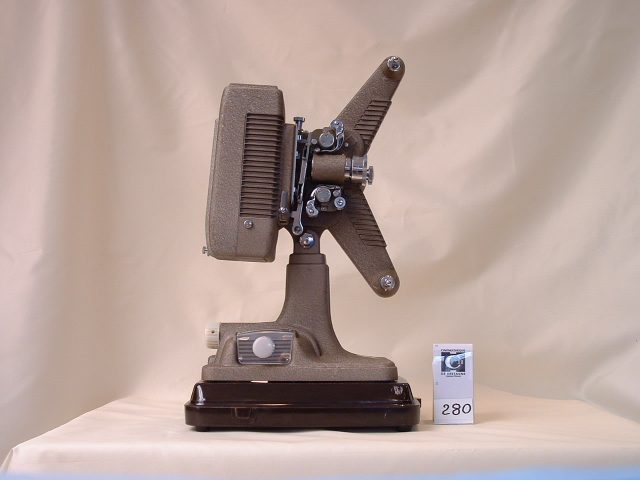Projecteur 16 mm type 48 de marque Revere