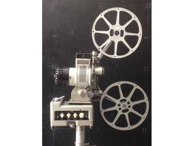 Projecteur 16 mm type MB 15 de Debrie