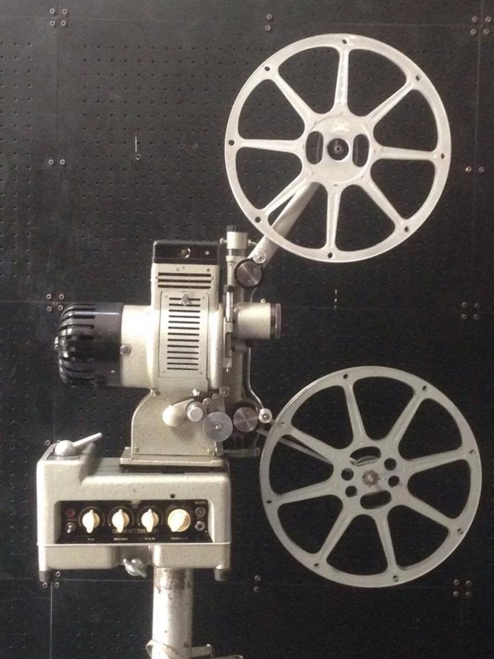 Projecteur 16 mm type MB 15 de Debrie